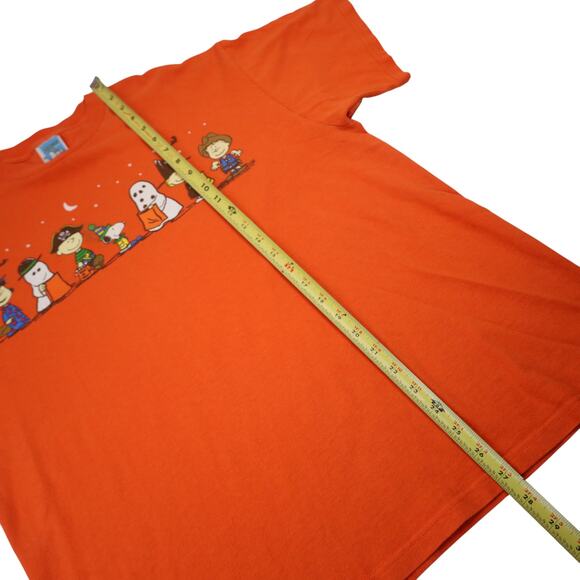 Vintage Peanuts Halloween Graphic T Shirt - Picture 9 of 9